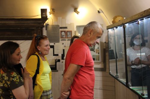 C98862F3-9703-48D3-BBA9-D27005566DCB